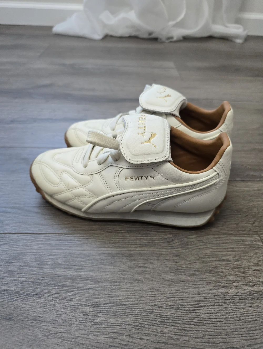 PUMA x Fenty Avanti VL Sneakers Warm White Colorway Little Girl Size 2.5